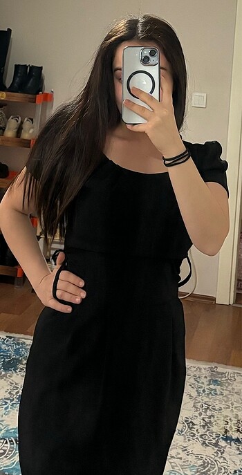 Siyah midi elbise