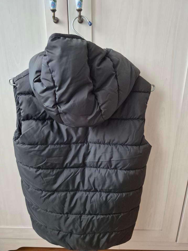 Erkek Çocuk siyah Kapüşonlu Fermuarlı Yelek - Görsel 3