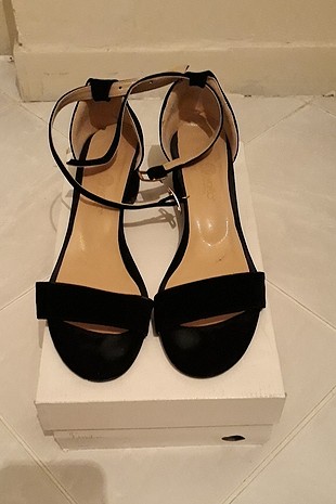 kısa topuklu sandalet