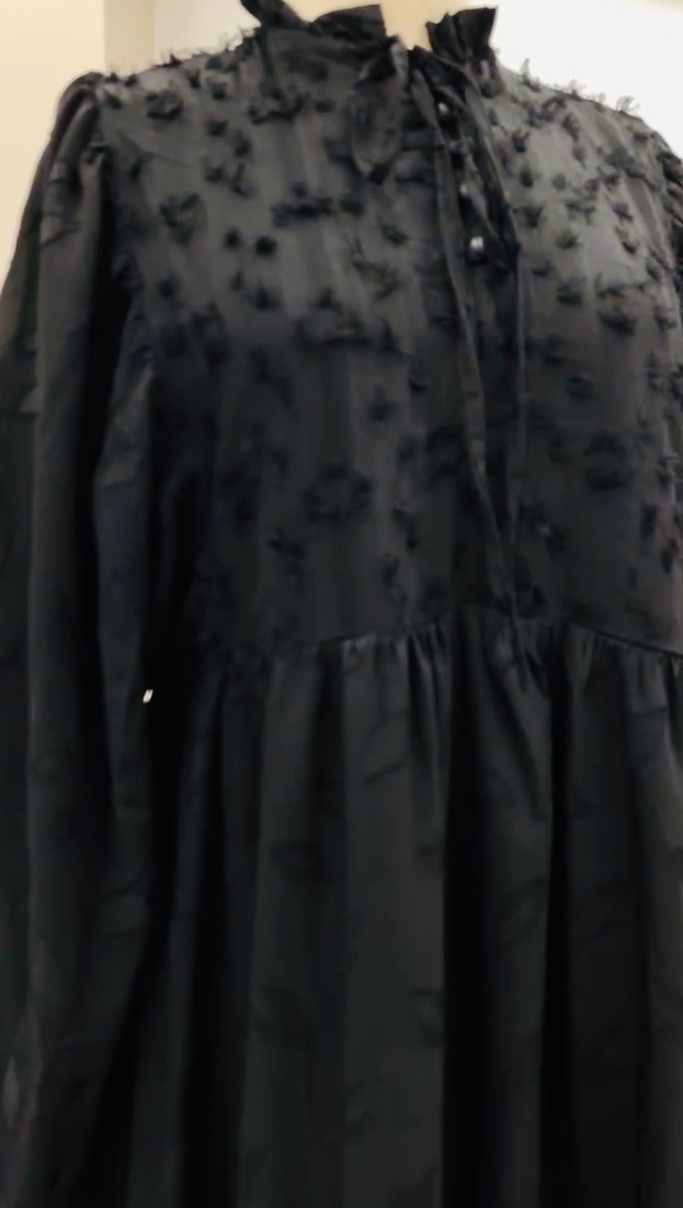 Uzun Siyah Nakışlı Gotik Elbise - Görsel 5