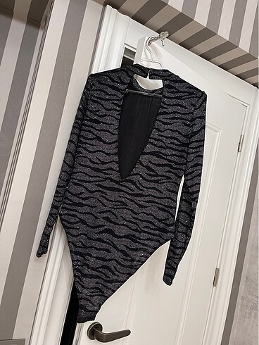 H&M Simli Çıtçıtlı body