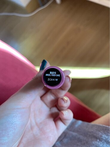 Beden Nyx butter gloss lipgloss angel food cake
