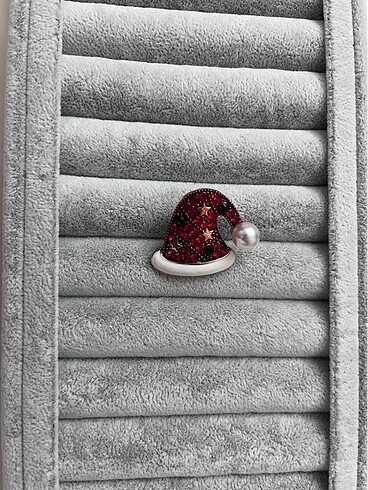 Zara Taşlı Şapka Desenli Broş
