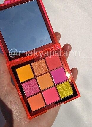 Huda Beauty Far paleti
