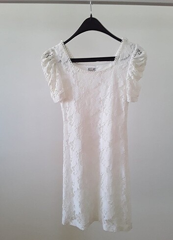 Dantelli Beyaz Elbise 