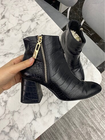 Stradivarius Stradivarius siyah bilekte bot