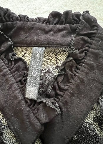 Siyah Dantelli Yüksek Yakalı Gotik Bluz - Görsel 2