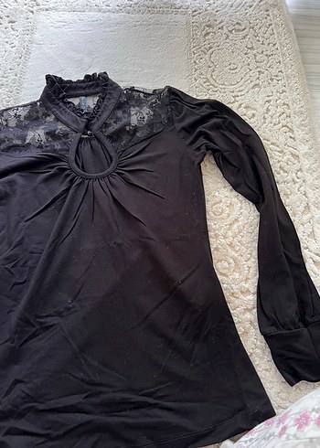 Siyah Dantelli Yüksek Yakalı Gotik Bluz - Görsel 4