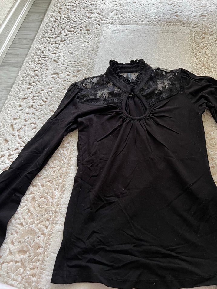 Siyah Dantelli Yüksek Yakalı Gotik Bluz - Görsel 5