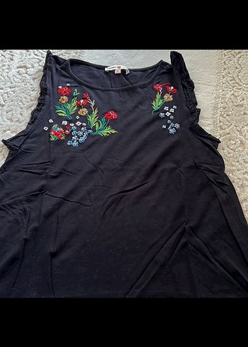 Nakışlı Siyah Kolsuz Bohem Bluz - Görsel 2