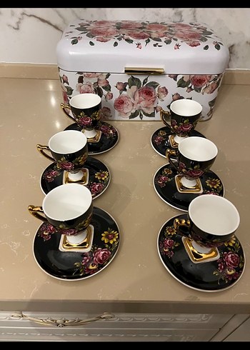 Çiçek Desenli Siyah Kahve Fincan Takımı