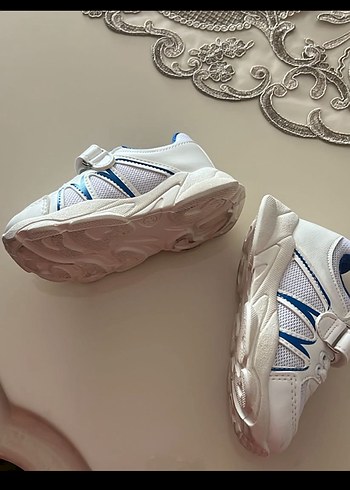 24 Beden beyaz Renk Erkek Çocuk Beyaz Cırtlı Spor Ayakkabı