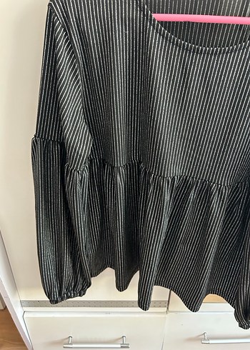 Gri Çizgili Pilili Kadın Bluz - Görsel 3