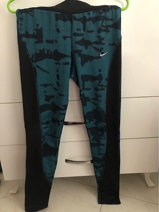 Nike Tayt