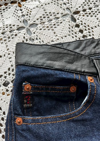 Guess deri detaylı 2000s şort - Görsel 4