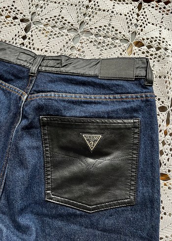 Guess deri detaylı 2000s şort - Görsel 2