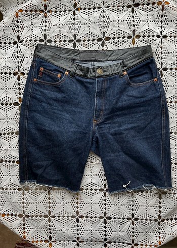 Guess deri detaylı 2000s şort - Görsel 8