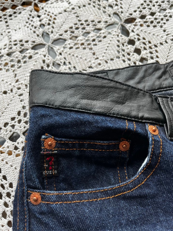 Guess deri detaylı 2000s şort - Görsel 4