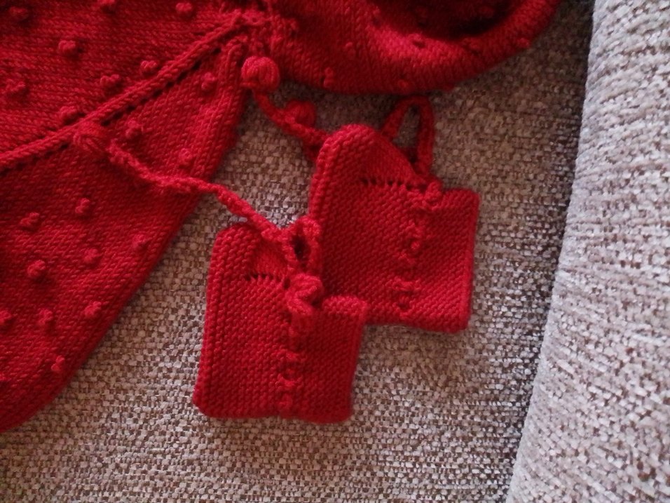 Kız Çocuk Kırmızı Kapüşonlu Örgü Hırka ve Patik - Görsel 4