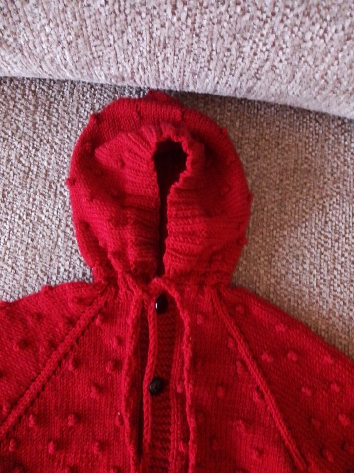 Kız Çocuk Kırmızı Kapüşonlu Örgü Hırka ve Patik - Görsel 5