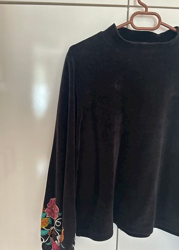 Nakışlı Siyah Yüksek Yakalı Midi bluz - Görsel 4