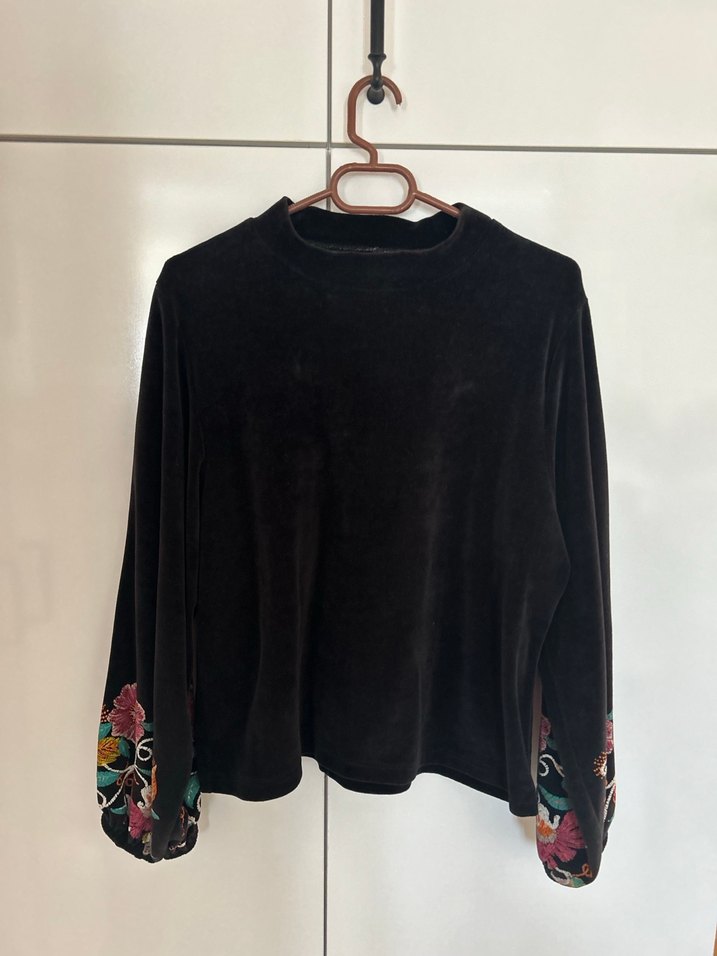 Nakışlı Siyah Yüksek Yakalı Midi bluz - Görsel 5