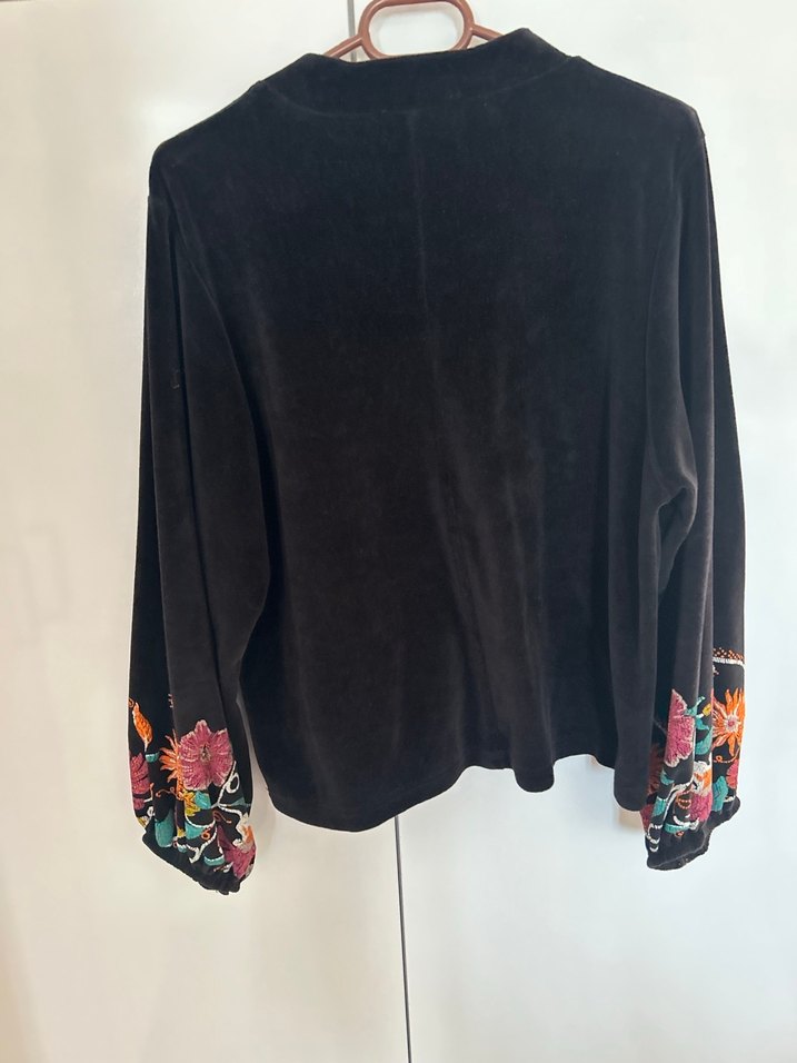 Nakışlı Siyah Yüksek Yakalı Midi bluz - Görsel 3