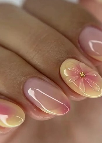 Pastel Pembe Çiçekli Tırnak Süslemeleri