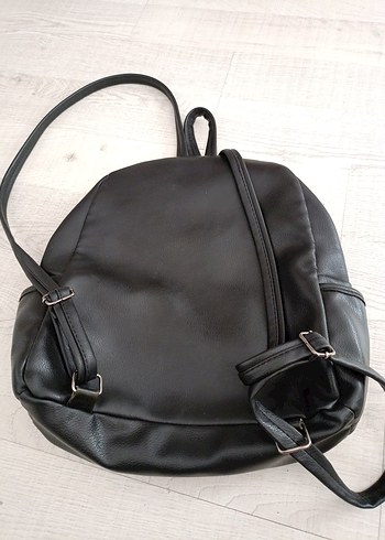 Kadın Siyah Deri Fermuarlı Sırt Çantası - Görsel 2