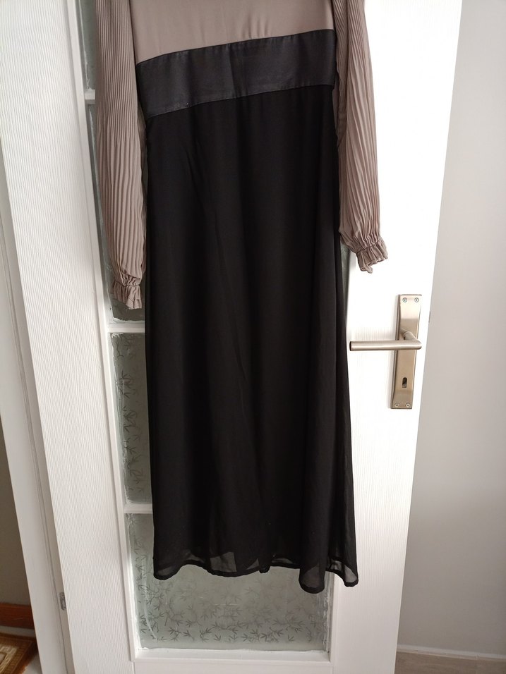 Uzun Kollu Drapeli Bej Siyah Uzun Elbise - Görsel 4