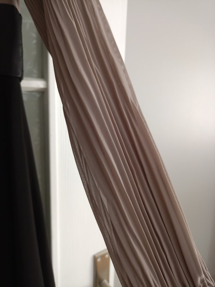 Uzun Kollu Drapeli Bej Siyah Uzun Elbise - Görsel 5