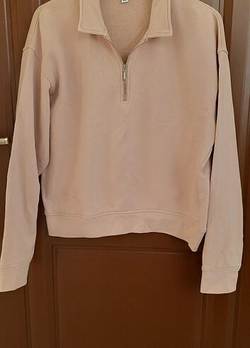 UNIQLO SWEATSHIRT 