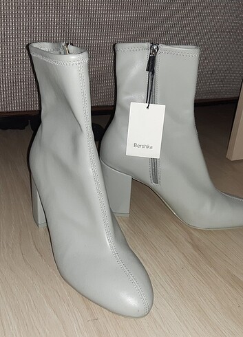 ETİKETLİ BERSHKA TOPUKLU BOT