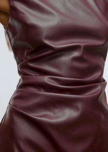 Bordo Deri Mini Elbise V Yaka Drapeli - Görsel 3