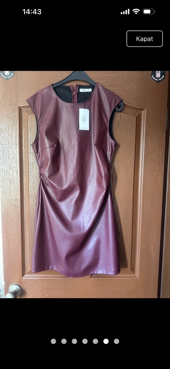 Bordo Deri Mini Elbise V Yaka Drapeli - Görsel 5