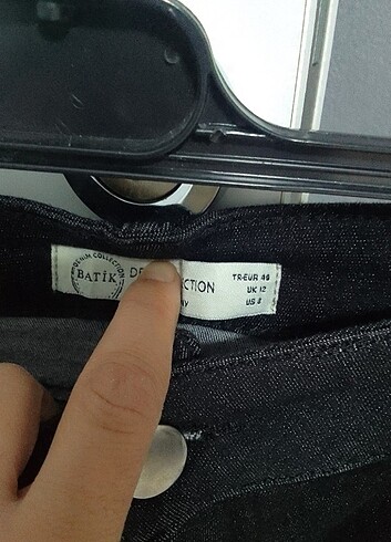 Beden Renk Batik marka severek aldım ama bana küçük geldi. Bedeni olan kaçı
