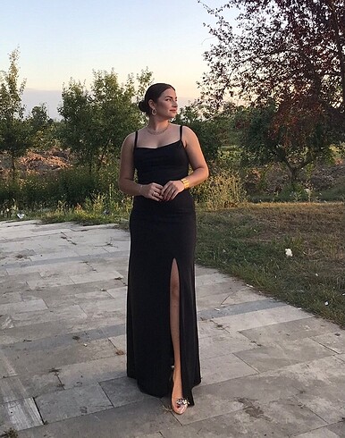 Siyah Uzun Askılı Elbise