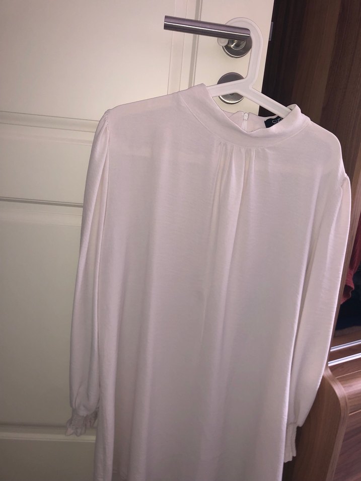 Beyaz Drapeli Yüksek Yakalı tunik - Görsel 3