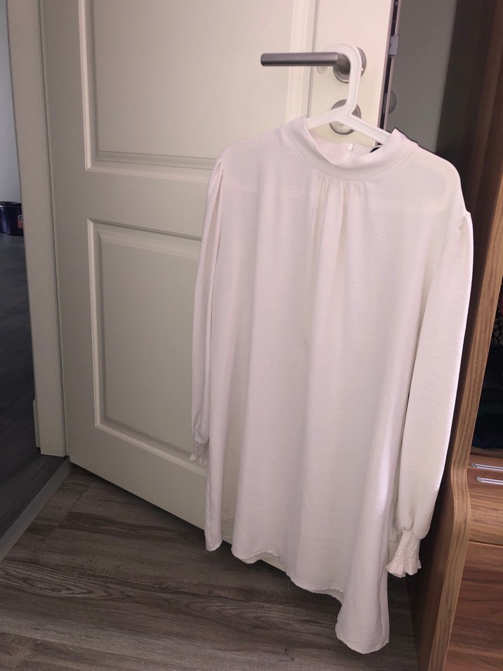 Beyaz Drapeli Yüksek Yakalı tunik - Görsel 4