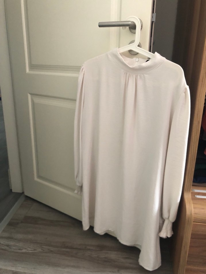 Beyaz Drapeli Yüksek Yakalı tunik - Görsel 5