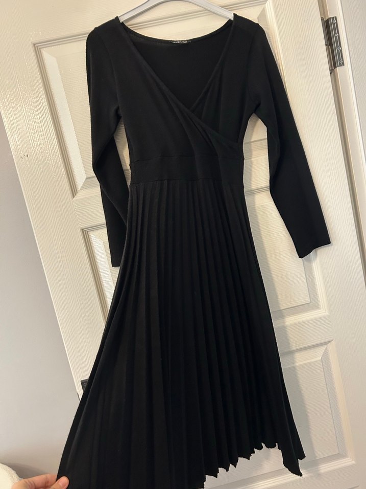 Uzun Kollu Siyah Piliseli Triko Elbise - Görsel 4