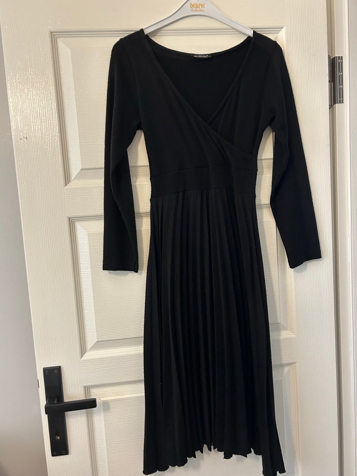 Uzun Kollu Siyah Piliseli Triko Elbise - Görsel 3