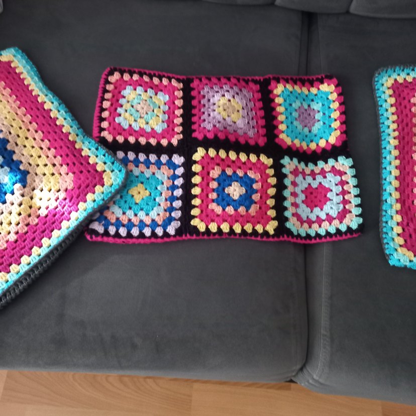 Renkli Desenli El Örgüsü Kırlent - Görsel 2