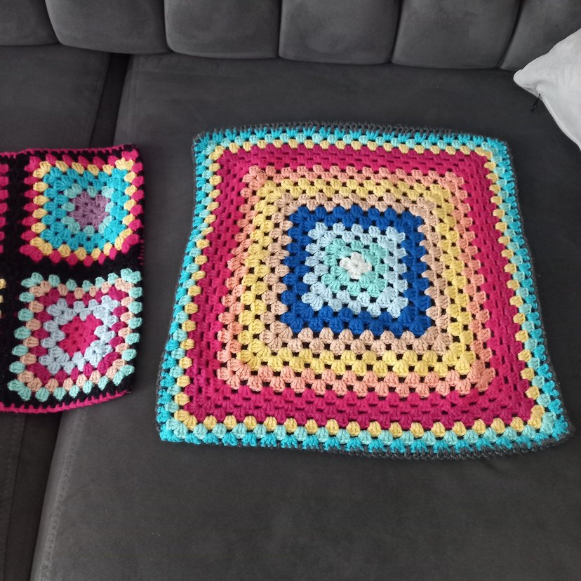 Renkli Desenli El Örgüsü Kırlent - Görsel 3