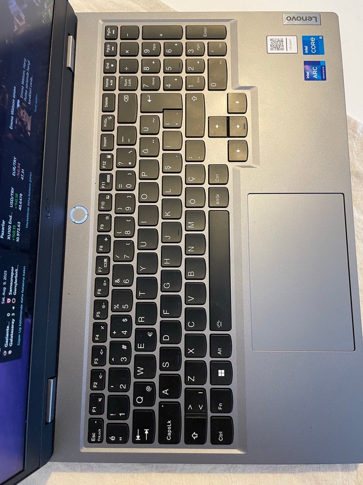 Gri Lenovo LOQ Laptop - Görsel 5