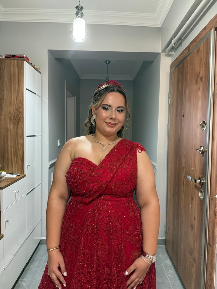 Kırmızı kına elbisesi - Görsel 2