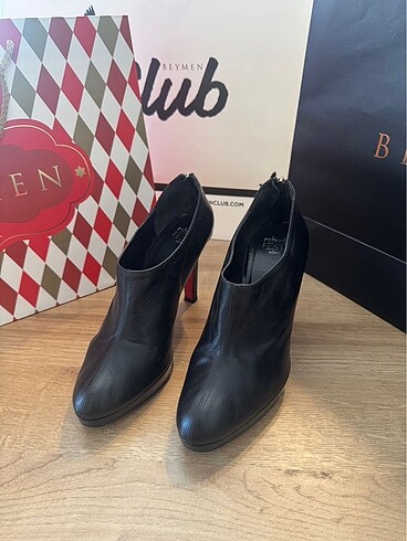 Christian Louboutin Hakiki deri topuklu