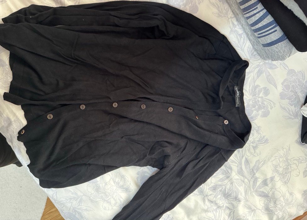 Siyah Düğmeli Kadın Triko hırka - Görsel 2