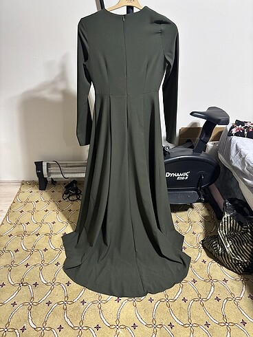 Zara Yeşil renkli abiye kuyruklu
