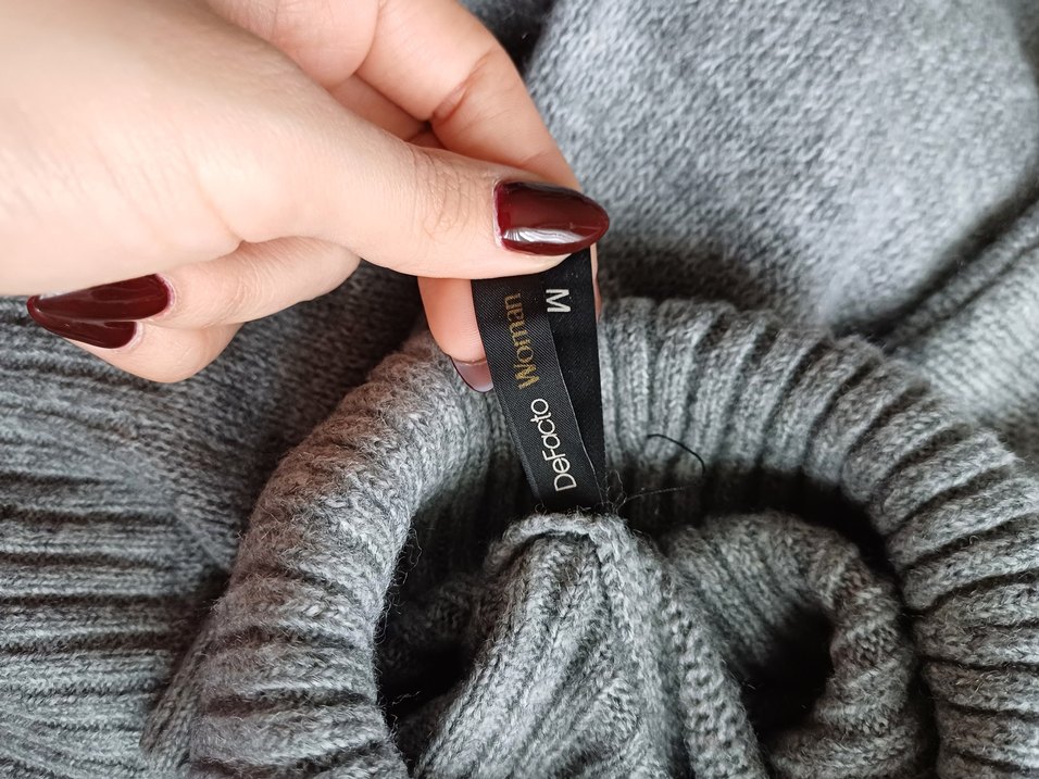 Gri Boğazlı Kadın Yün Kazak - Görsel 3